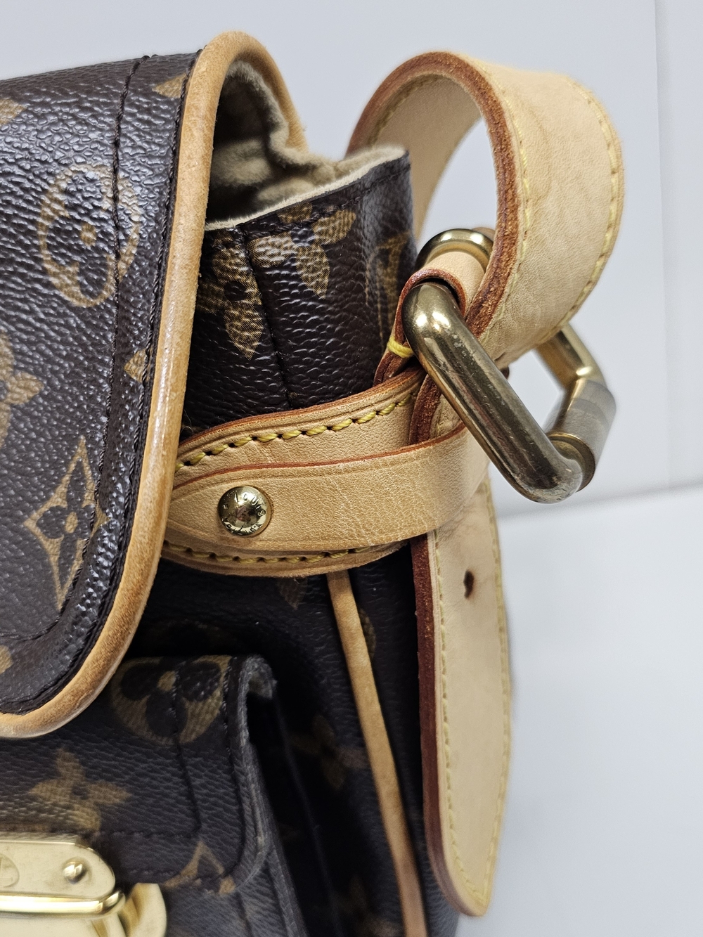 Louis Vuitton Hudson Monogram Canvas Shoulder Bag in Brown and Tan - Picture 6 of 16